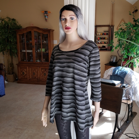 Tops - Super soft Art and Soul brand top size medium